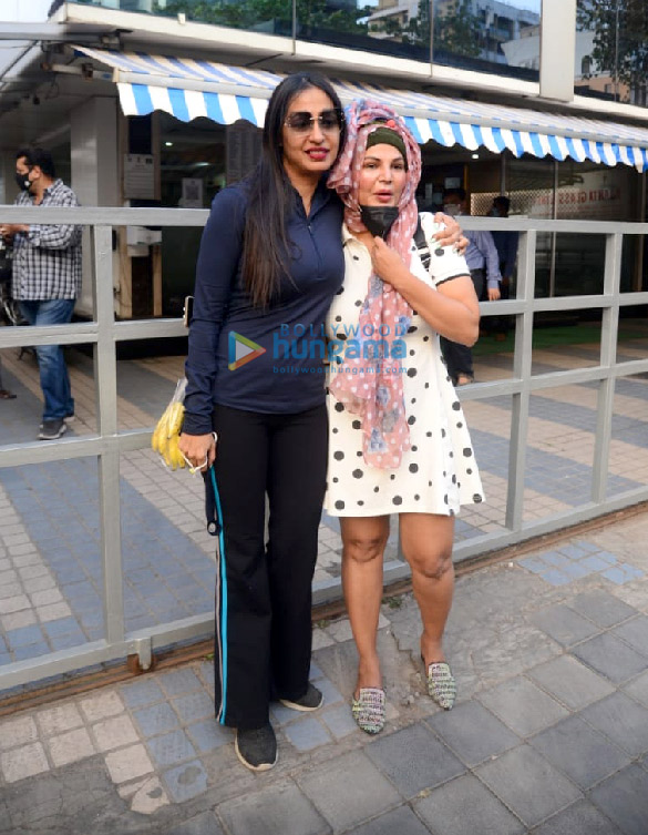 Photos: Rakhi Sawant and Kashmera Shah snapped in Juhu