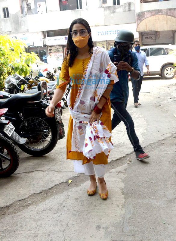 Photos: Sara Ali Khan snapped in Andheri