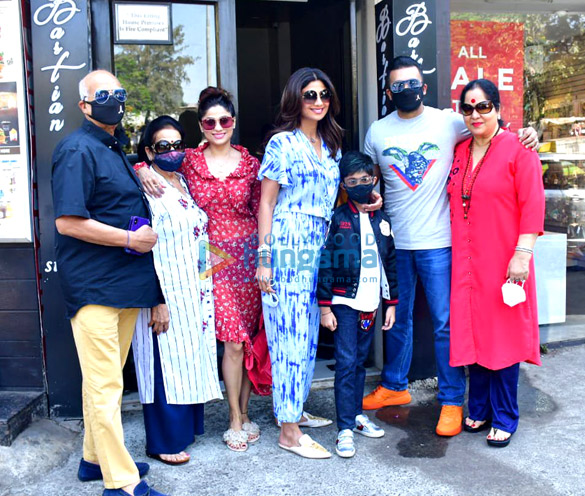 Photos: Shilpa Shetty and family spotted at Bastian Photos: Shilpa Shetty and family spotted at Bastian