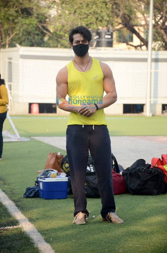 Photos: Tiger Shroff, Aparshakti Khurana and others spotted at a Jamnabai ground in Juhu