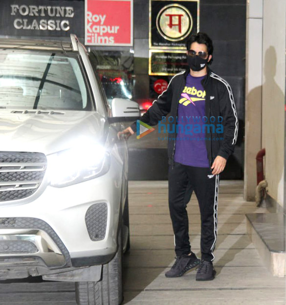 Photos: Varun Dhawan spotted at Body Sculptor gym in Khar