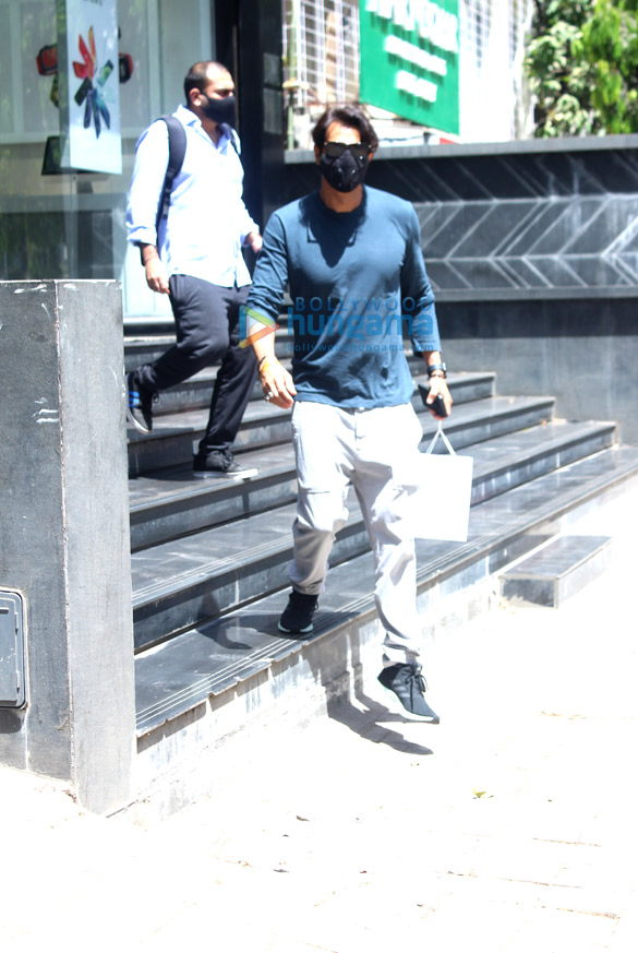 Photos: Arjun Rampal snapped at the Mapple store in Bandra