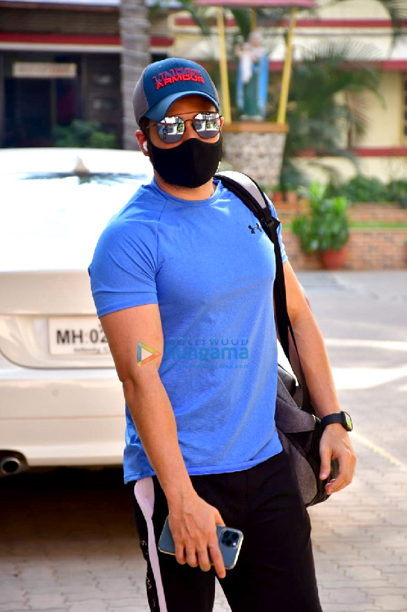 Photos: Emraan Hashmi spotted at gym Photos: Emraan Hashmi spotted at gym