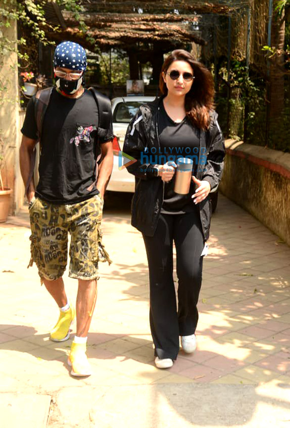 Photos: Parineeti Chopra snapped at her boxing and dance class in Juhu Photos: Parineeti Chopra snapped at her boxing and dance class in Juhu