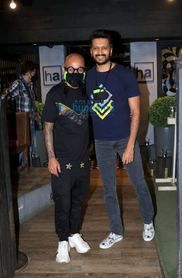 Photos: Riteish Deshmukh snapped at Hakim’s Aalim salon in Bandra