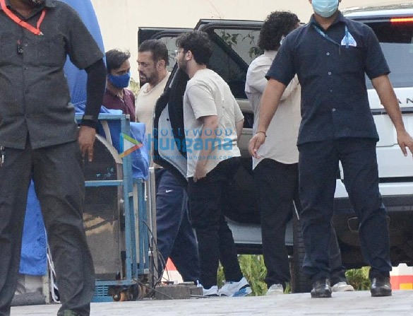 Photos: Salman Khan snapped at YRF studios in Andheri