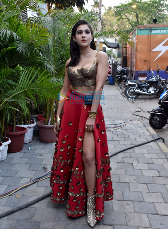 Photos: Sara Ali Khan snapped after a photoshoot in Juhu