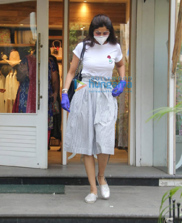 Photos: Shilpa Shetty spotted at Santacruz