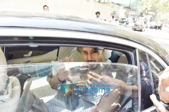 Photos: Tiger Shroff and Disha Patani snapped in Andheri Photos: Tiger Shroff and Disha Patani snapped in Andheri