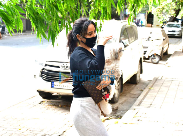 Photos: Neha Sharma spotted in Bandra