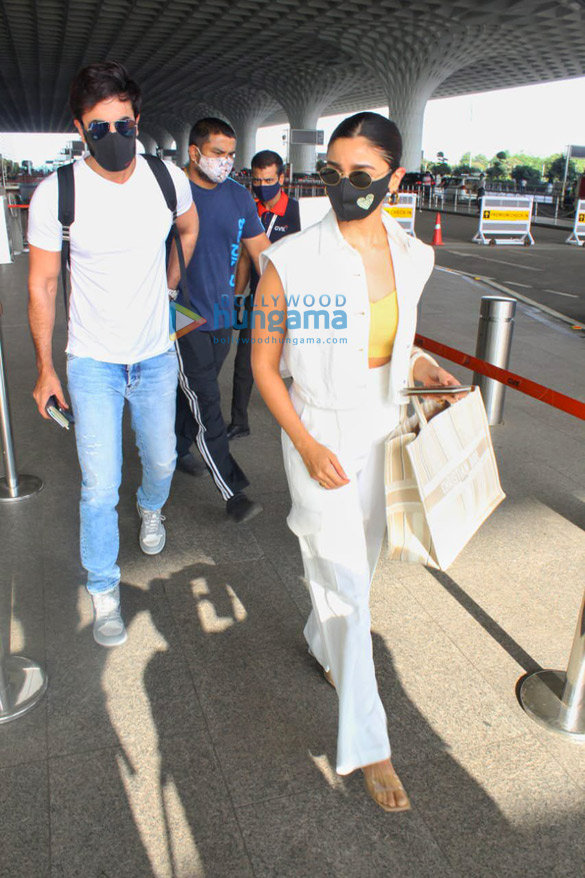 Photos Ranbir Kapoor And Alia Bhatt Snapped At The Airport Ranbir Kapoor Alia Bhatt Images 9157