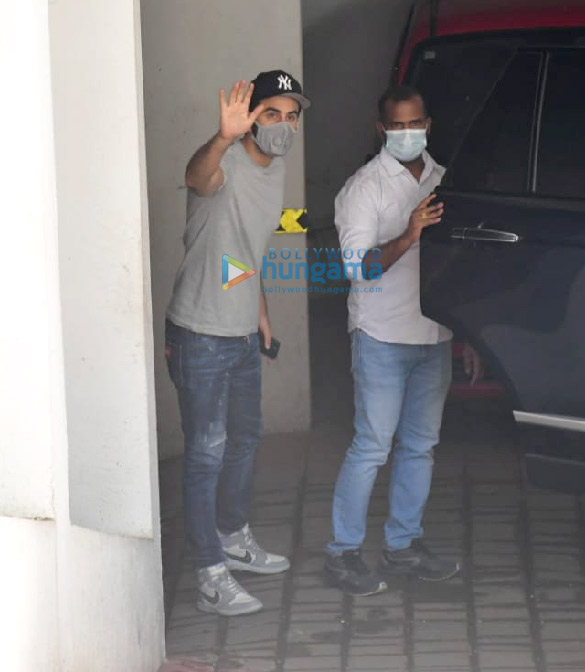 Photos: Ranbir Kapoor spotted at a dental clinic Photos: Ranbir Kapoor spotted at a dental clinic