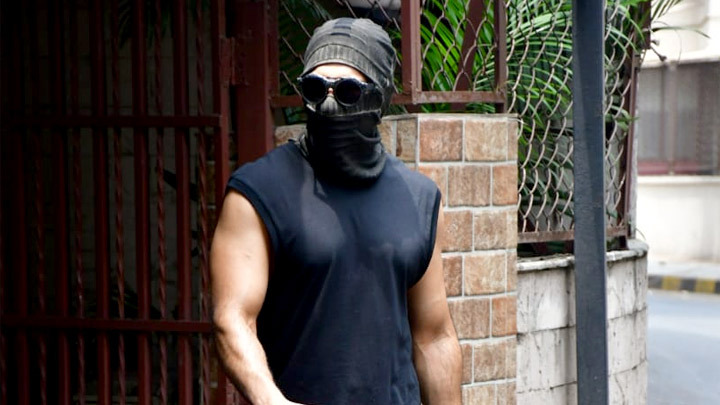Ranveer Singh spotted at a dubbing studio in Bandra Ranveer Singh spotted at a dubbing studio in Bandra