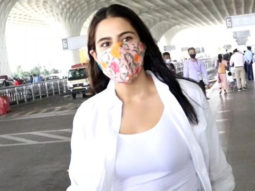 Spotted – Sara Ali Khan with mom, Tamannaah and Sunny Leone at Airport