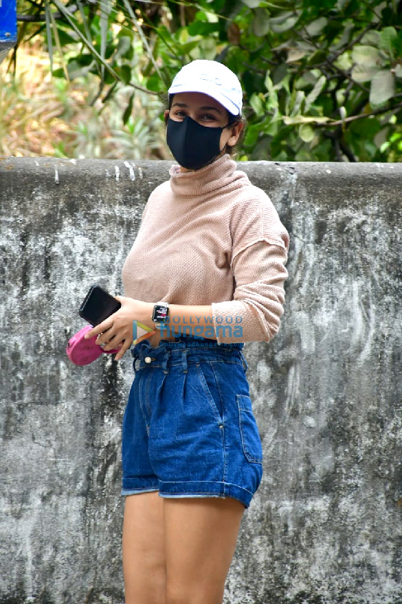 Photos: Aisha Sharma spotted in Bandra Photos: Aisha Sharma spotted in Bandra