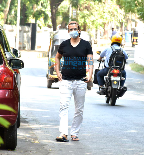 Photos: Sharman Joshi snapped in Versova Photos: Sharman Joshi snapped in Versova