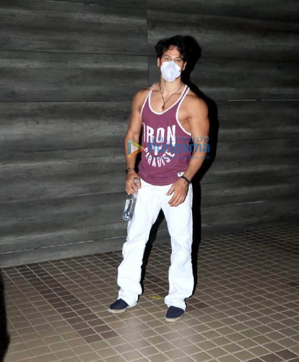 Photos: Tiger Shroff snapped in Bandra Photos: Tiger Shroff snapped in Bandra
