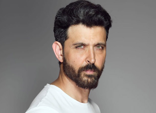Hrithik Roshan extends his support to a foundation and donates masks to frontline warriors