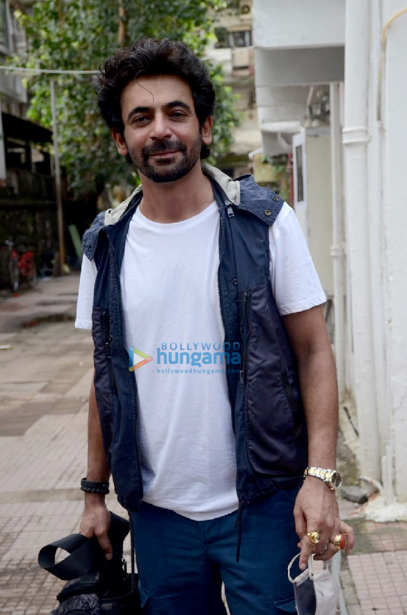 Photos: Sunil Grover and Ridhima Pandit snapped in Andheri