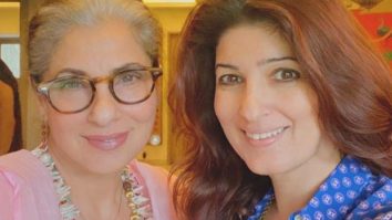 Akshay Kumar photobombs Twinkle Khanna’s lovely mother-daughter picture with Dimple Kapadia