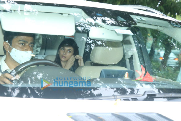 Photos: Aditi Rao Hydari snapped at a salon in Juhu