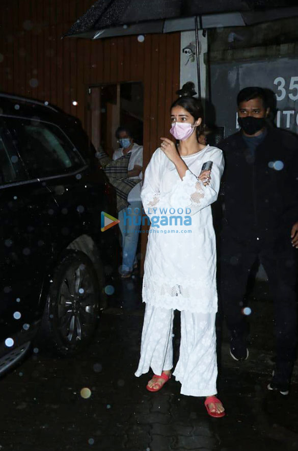 Photos: Ananya Panday, Chunky Pandey and Bhavana Pandey at prayer meet for Chunky Pandey’s mother