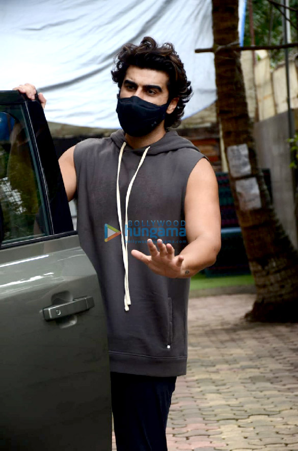 Photos: Arjun Kapoor snapped at a dance class in Andheri Photos: Arjun Kapoor snapped at a dance class in Andheri