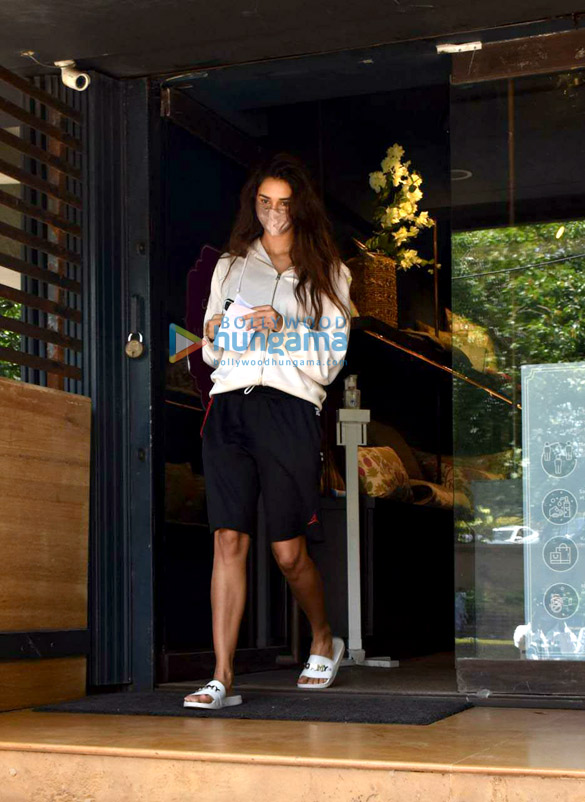 Photos: Disha Patani snapped at a store in Juhu Photos: Disha Patani snapped at a store in Juhu