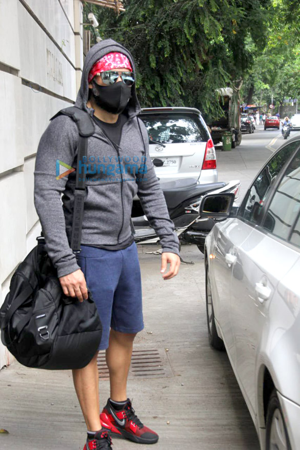 Photos: Emraan Hashmi spotted at the gym