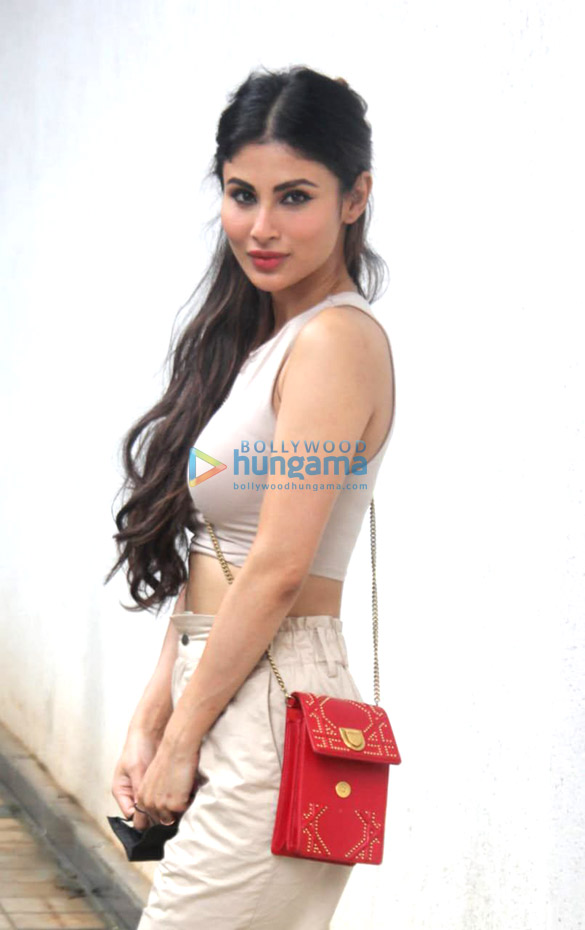 Photos: Mouni Roy spotted at Island City Studio Photos: Mouni Roy spotted at Island City Studio