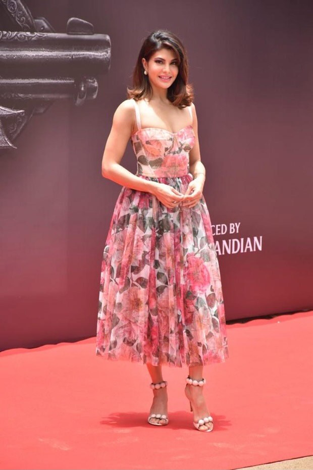 Jacqueline-Fernandez-twins-with-Korean-actress-Go-Min-Si-in-Dolce-Gabbana-50s-style-midi-dress-worth-Rs.-2.3-lakh-3.jpg