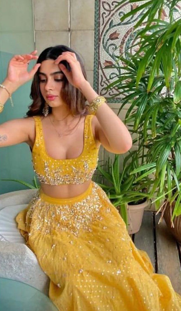 janhvi kapoor yellow lehenga