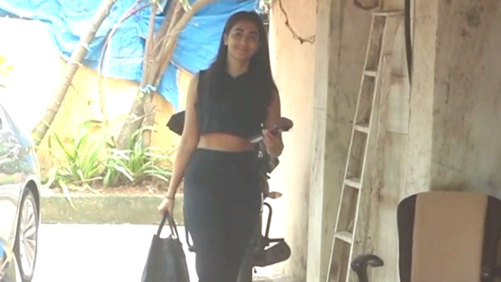 Pooja Xxx Video Download - Pooja Hegde spotted outside gym in Santacruz | Images - Bollywood Hungama