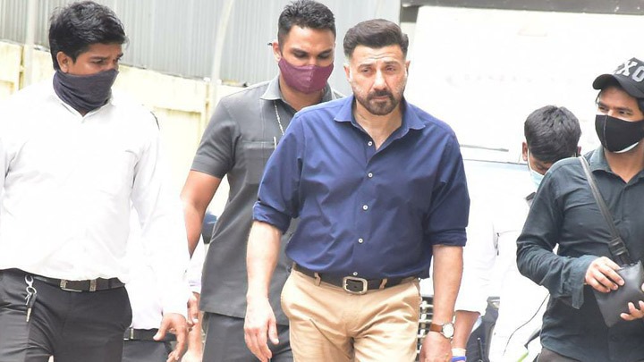 Sunny Deol, Pooja Bhatt and Shreya Dhanwanthary spotted on