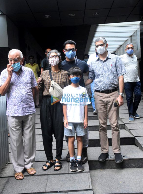 Photos: Aamir Khan, Kiran Rao and Azad Khan spotted in Bandra Photos: Aamir Khan, Kiran Rao and Azad Khan spotted in Bandra