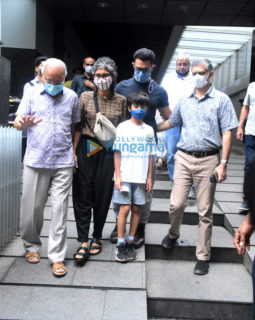 Photos: Aamir Khan, Kiran Rao and Azad Khan spotted in Bandra