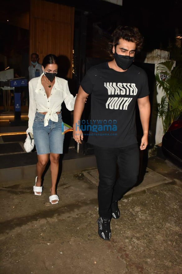Photos: Malaika Arora and Arjun Kapoor snapped at Mizu restaurant in Khar