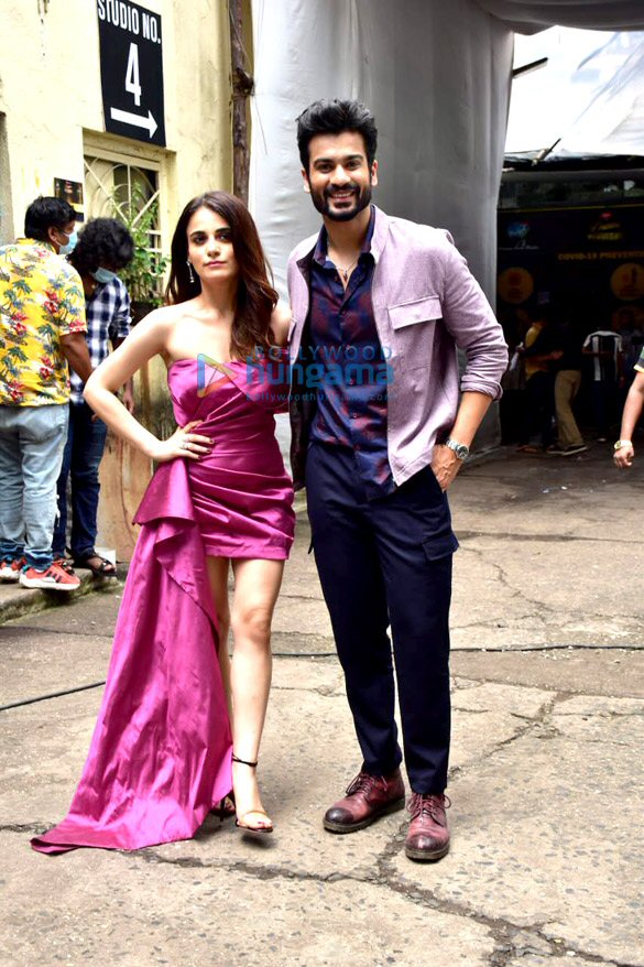 Photos: Sunny Kaushal and Radhika Madan snapped promoting Shiddat on the sets of Dance Deewane 3