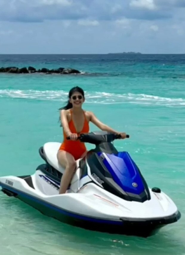 Sanjana-Sanghi-makes-a-splash-in-orange-swimsuit-while-holidaying-in-Maldives-3.jpg