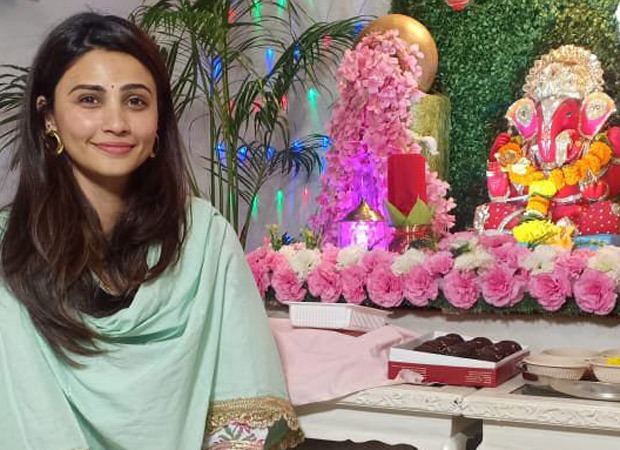 Daisy Shah looks elegant in Indian attire as she celebrates Ganesh Chaturthi at her place