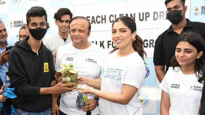 Bhumi Pednekar snapped participating in the Beach Cleanup drive at Carter Road, Bandra