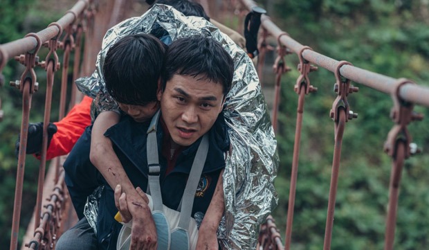 Jun Ji Hyun and Ju Ji Hoon’s Jirisan offers an abundance of mystery mountains and cliffhangers 9