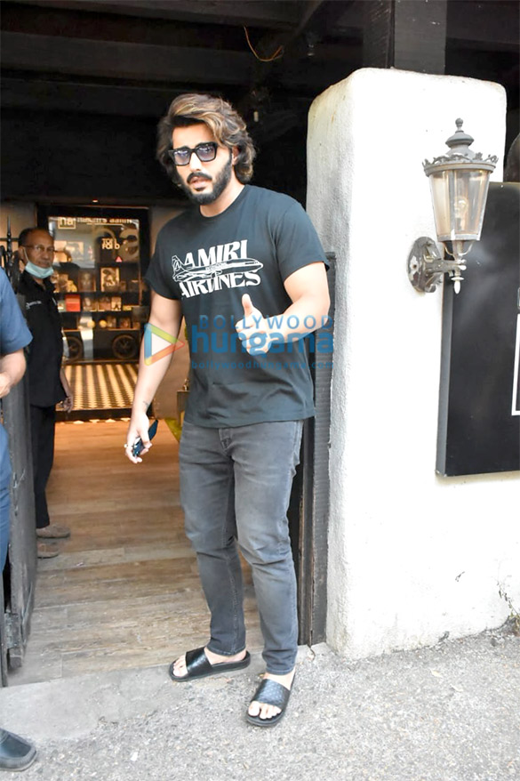 Photos: Arjun Kapoor snapped at Hakim’s Aalim salon in Bandra Photos: Arjun Kapoor snapped at Hakim’s Aalim salon in Bandra