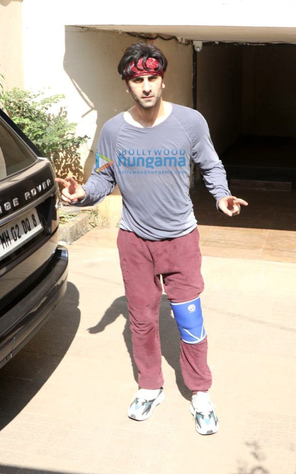 Photos: Ranbir Kapoor snapped at a dance class in Andheri Photos: Ranbir Kapoor snapped at a dance class in Andheri