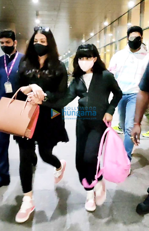 Photos: Abhishek Bachchan, Aishwarya Rai Bachchan and Aaradhya Bachchan snapped at the airport Photos: Abhishek Bachchan, Aishwarya Rai Bachchan and Aaradhya Bachchan snapped at the airport