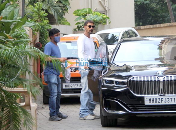 Photos: Arjun Rampal spotted in Bandra Photos: Arjun Rampal spotted in Bandra