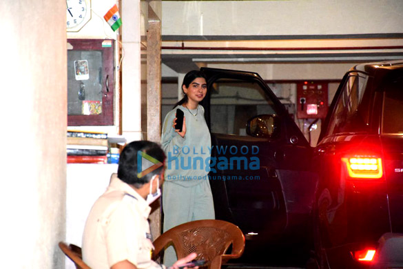 Photos: Khushi Kapoor spotted in Bandra Photos: Khushi Kapoor spotted in Bandra