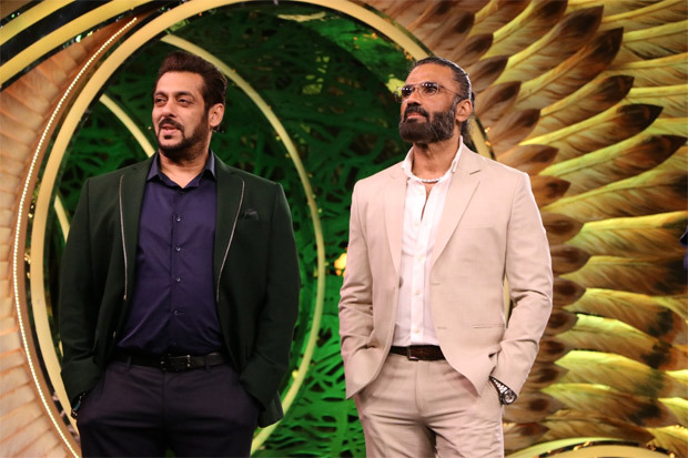 Bigg Boss 15: Salman and Suniel Shetty shake a leg on 'Haaye Hukku Haaye'; recite each other's dialogues