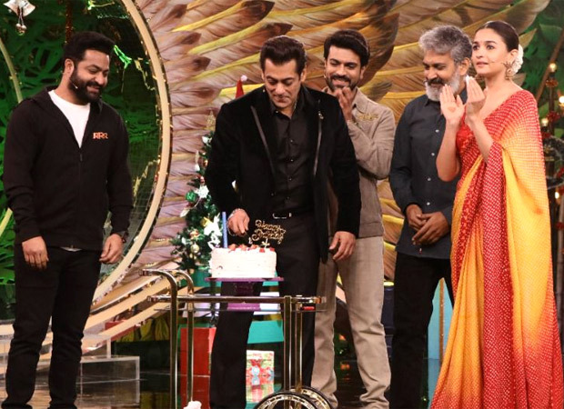 Bigg Boss 15: Salman Khan celebrates his birthday with the RRR team Alia Bhatt, Jr NTR, Ram Charan and SS Rajamouli : Bollywood News - Vimarsana News