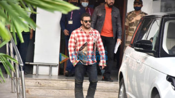 Photos: Salman Khan, Akshay Kumar, Sara Ali Khan and others spotted at Kalina airport